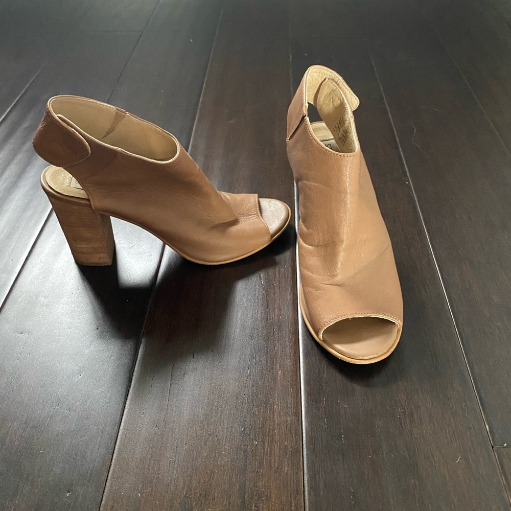 Steve Madden Leather Pumps